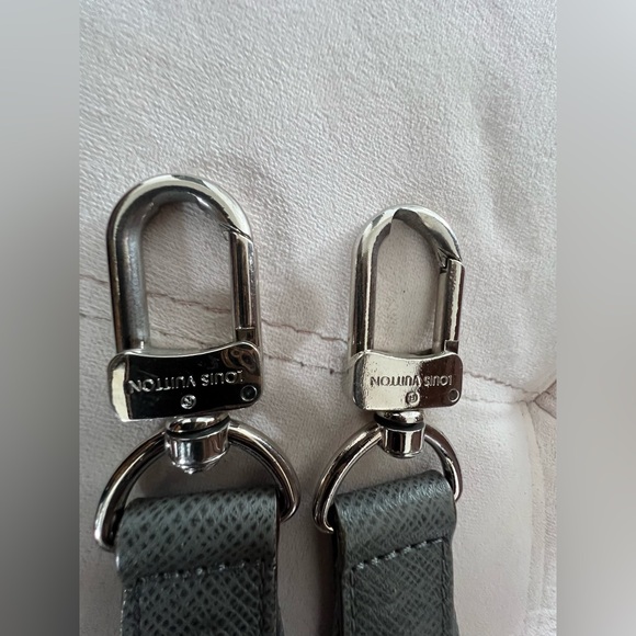 Authentic Louis Vuitton Crossbody/Shoulder Strap in Gray with Silver Hardware - Picture 5 of 10